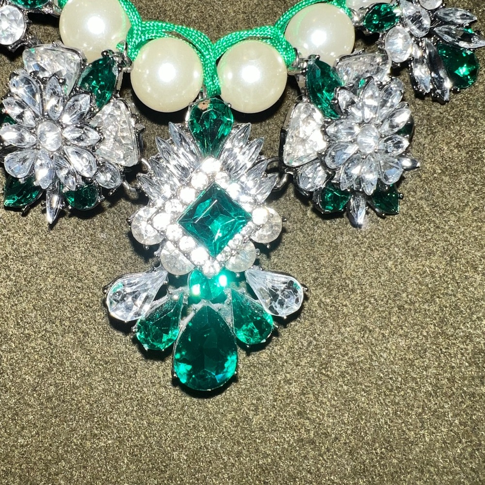 Emerald Green Statement Necklace Like New - image 2